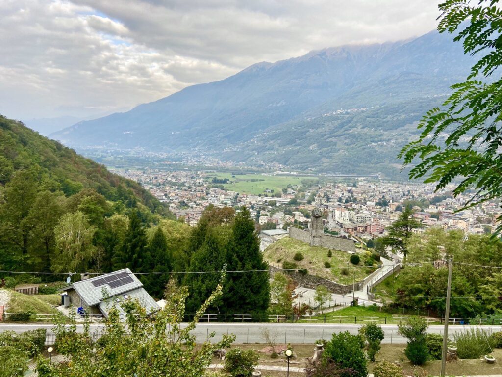 Sentiero morbegno città alpina orobico